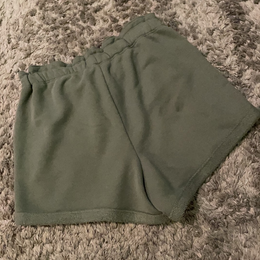 OLIVE SHORTS - Picture 3 of 3